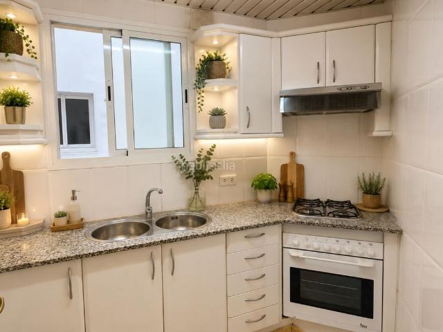 Piso en venta en Barcelona, Sant Antoni. CUATRO HABITACIONES DOS BAÑOS. Pisos.