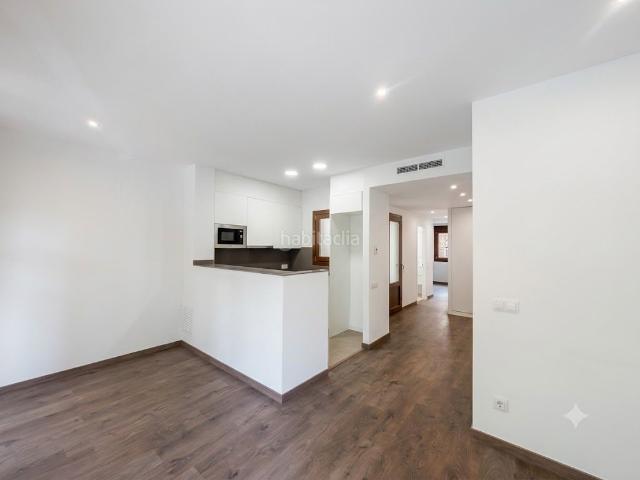 Piso en venta en Barcelona, Sant Antoni. GRAN OPORTUNIDAD EN NMEJORABLE ZONA!. Pisos.