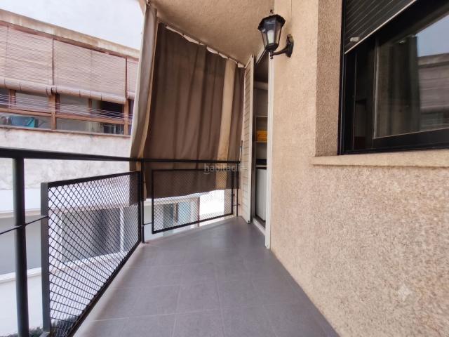 Piso en venta en Barcelona, Sant Antoni. Piso muy luminoso cerca de plaza España. Pisos.