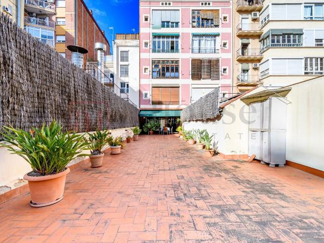 Piso en venta en Barcelona, Sant Antoni. PISO CON TERRAZA EN CALLE ENTENÇA. Pisos.
