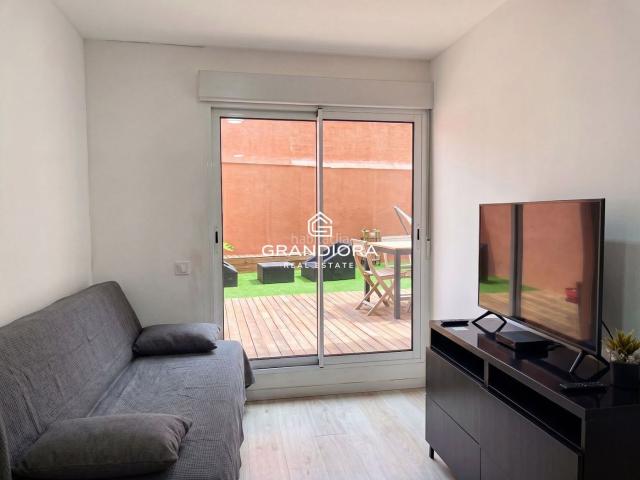 Piso en venta en Barcelona, Sant Antoni. Piso con espectacular terraza de 40m en Sant Antoni. Pisos.