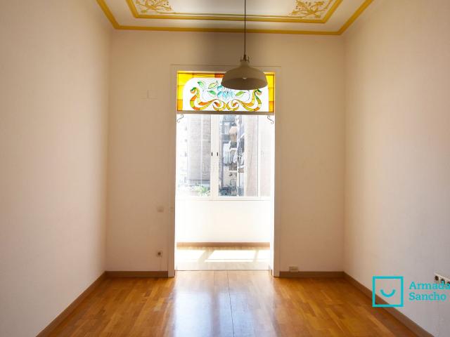 Piso en venta en Barcelona, Sant Antoni. Piso de 2 habitaciones en Sant Antoni. Pisos.