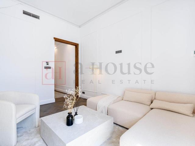 Piso en venta en Barcelona, Sant Antoni. PISO EN FINCA REGIA REFORMADO A ESTRENAR EN SANT ANTONI. Pisos.