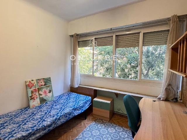 Piso en venta en Barcelona, Sant Antoni. PISO EN VENTA EN CALLE ROCAFORT. Pisos.