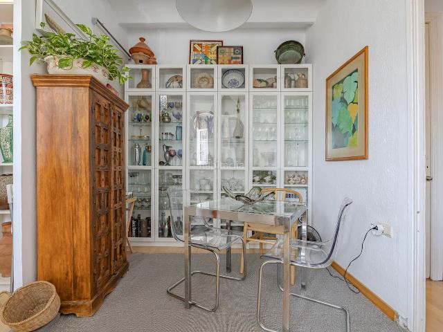 Piso en venta en Barcelona, Sant Antoni. Piso encantador cerca de Ronda de Sant Antoni. Pisos.