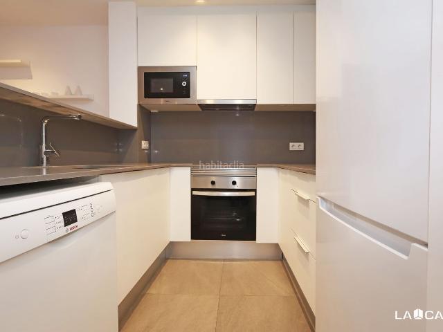 Piso en venta en Barcelona, Sant Antoni. PISO REFORMADO EN VENTA En Avinguda del Paral·lel, Barcelona, Catalunya, España. Pisos.