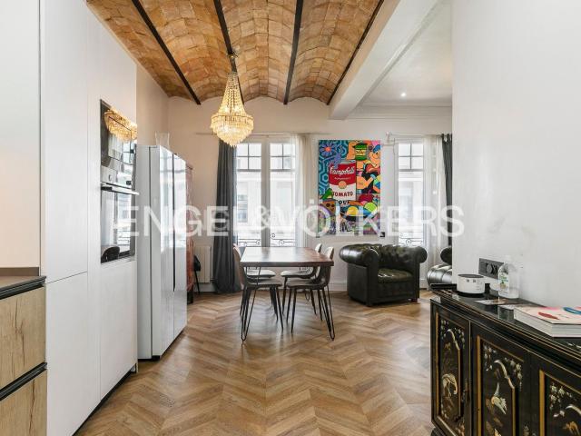 Piso en venta en Barcelona, Sant Antoni. Precioso piso totalmente reformado junto a Plaça Espanya. Pisos.