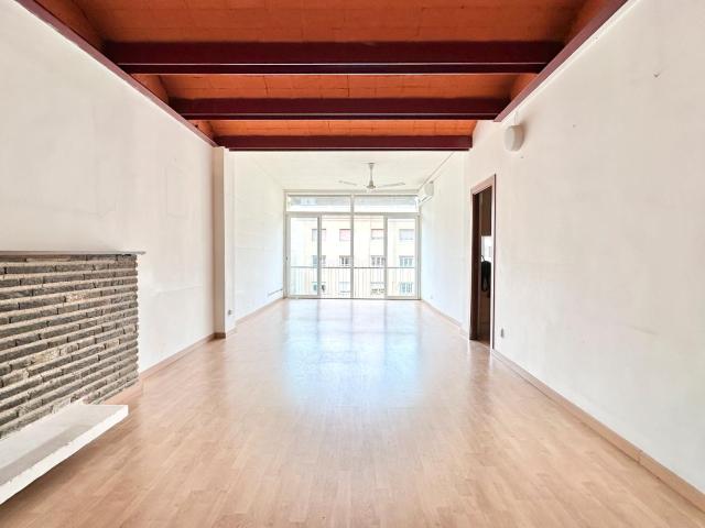 Piso en venta en Barcelona, Sant Gervasi Bonanova. Fantástico piso en el corazón del barrio de Sarriá Sant Gervasi! Frente parque Rosa Sabater, calle Folgueroles casi esquina Cas. Pisos.
