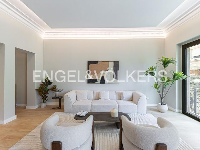 Piso en venta en Barcelona, Sant Gervasi Galvany. Amplio piso reformado en finca regia. Pisos.
