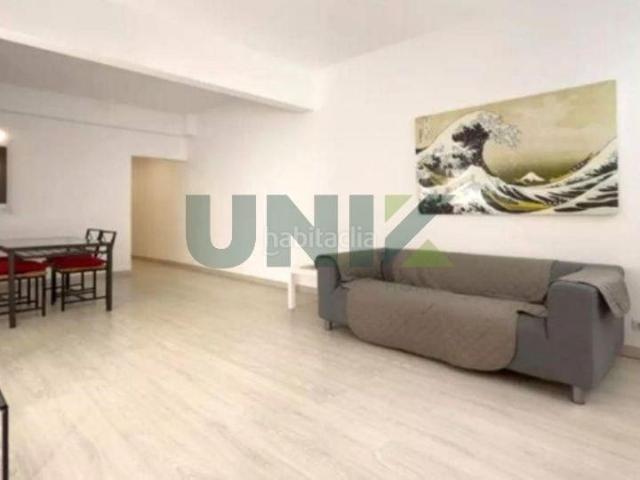Piso en venta en Barcelona, Sant Gervasi Galvany. Estudio amueblado con terraza privada junto a Plaza Molina. Pisos.