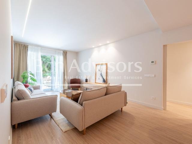 Piso en venta en Barcelona, Sant Gervasi Galvany. Exclusiva vivienda con jardín reformada junto al Turó de Monterols. Pisos.