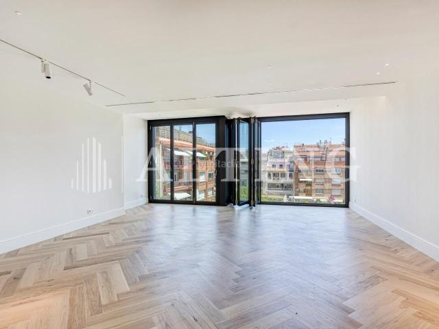 Piso en venta en Barcelona, Sant Gervasi Galvany. Exclusiva vivienda de diseño, completamente renovada en edificio emblemático junto a Vía Augusta. Pisos.