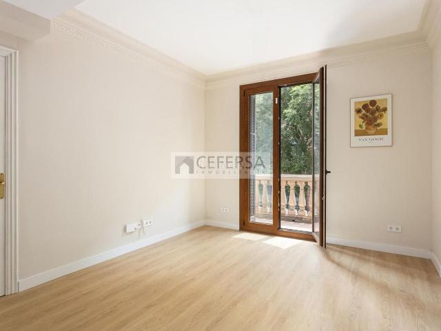 Piso en venta en Barcelona, Sant Gervasi Galvany. Exclusiva vivienda reformada en finca regia de Plaza Molina. Pisos.