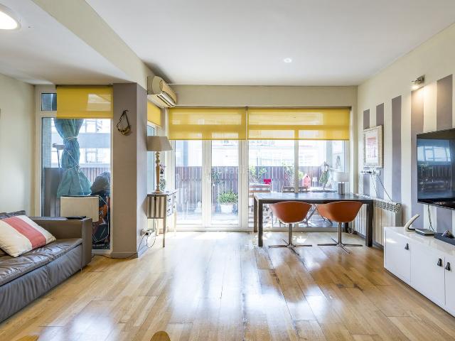 Piso en venta en Barcelona, Sant Gervasi Galvany. Fenomenal piso alto con terraza a pie de salón. Pisos.