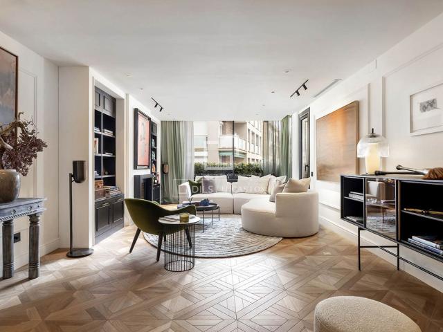 Piso en venta en Barcelona, Sant Gervasi Galvany. Piso en excelentes condiciones con tres dormitorios y terraza de 6m en venta en Turó Park. Pisos.