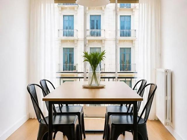 Piso en venta en Barcelona, Sant Gervasi Galvany. Piso luminoso con balcón en SarriàSant Gervasi Barcelona. Pisos.
