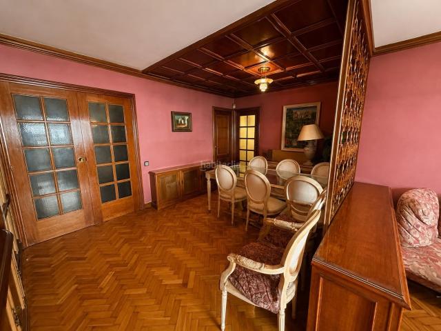 Piso en venta en Barcelona, Sant Ramon Maternitat. cuatro habitaciones. Pisos.