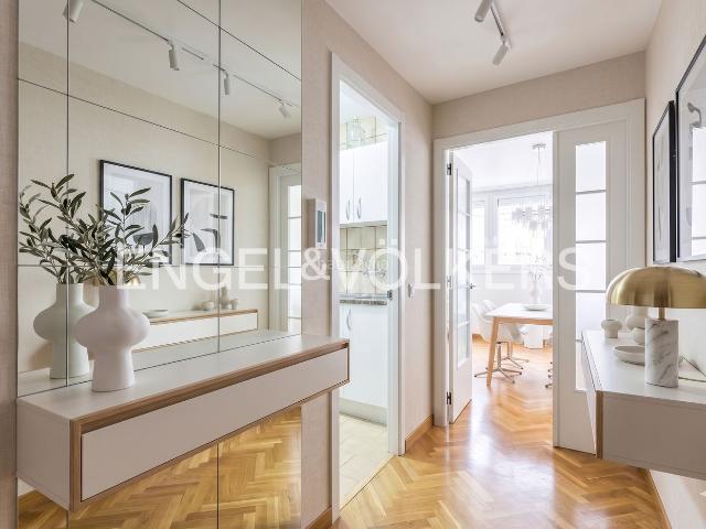 Piso en venta en Barcelona, Sant Ramon Maternitat. EXCELENTE OPORTUNIDAD PARA VIVIR EN LES CORTS. Pisos.