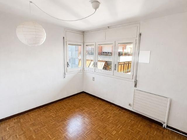 Piso en venta en Barcelona, Sant Ramon Maternitat. FANTASTICA VIVIENDA EN AVINGUDA DE XILE, BARCELONA. Pisos.