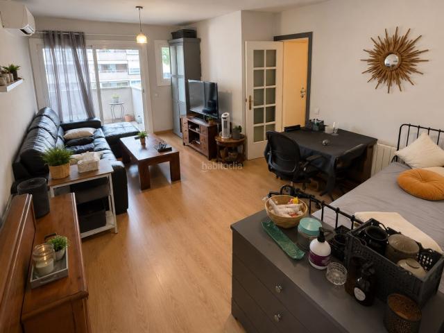 Piso en venta en Barcelona, Sant Ramon Maternitat. Oportunidad en la zona. Pisos.