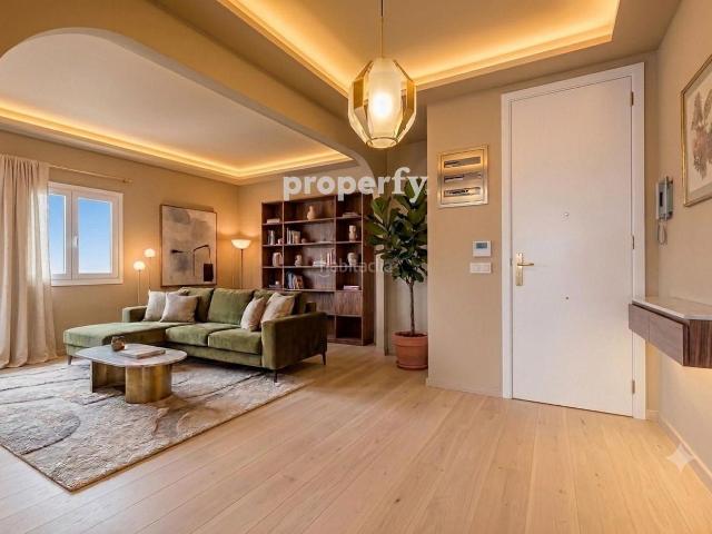 Piso en venta en Barcelona, Sant Ramon Maternitat. Piso a reformar en Les Corts Barcelona. Pisos.