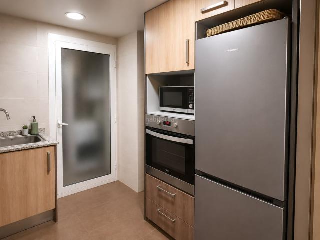 Piso en venta en Barcelona, Sant Ramon Maternitat. Piso de 91 m con ascensor, 2 dormitorios y terraza en Barcelona. Pisos.