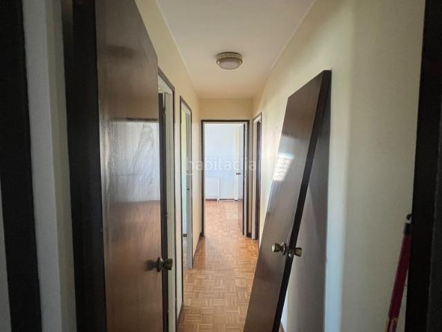 Piso en venta en Barcelona, Sant Ramon Maternitat. Piso de 102 m con 4 dormitorios y a reformar en Barcelona. Pisos.