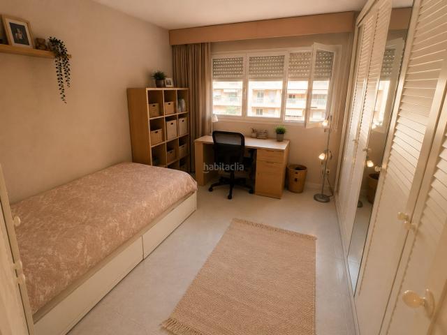 Piso en venta en Barcelona, Sant Ramon Maternitat. Piso de 152 m con 3 dormitorios y ascensor en Cardenal Reig, Barcelona. Pisos.