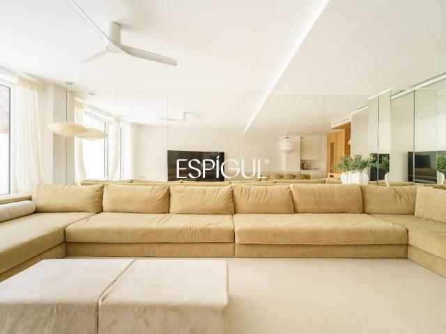 Piso en venta en Barcelona, Sant Ramon Maternitat. Piso de diseño a estrenar con terraza de 270m en Les Corts. Pisos.