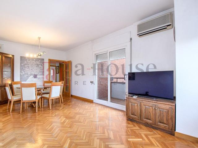 Piso en venta en Barcelona, Sant Ramon Maternitat. PISO LISTO PARA ENTRAR A VIVIR, CON GRAN BALCÓN Y PISCINA COMUNITARIA EN LA MATERNITAT I SANT RAMON. Pisos.