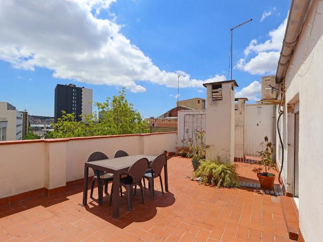 Piso en venta en Barcelona, Sants. TERRAZA, QUINTA PLANTA SIN ASCENSOR. Pisos.