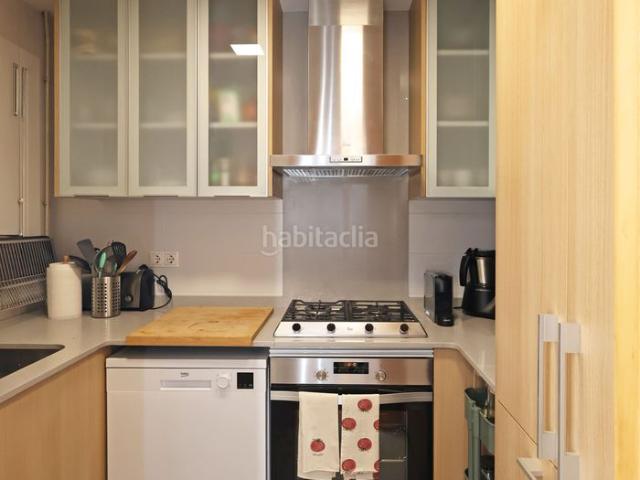 Piso en venta en Barcelona, Sants. ASCENSOR TRES HABITACIONES. Pisos.