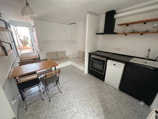 Piso en venta en Barcelona, Sants. Ático de 39m2 en venta en Calle de Galileu. Pisos.