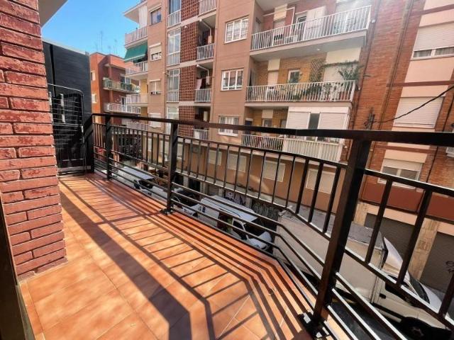 Piso en venta en Barcelona, Sants Badal