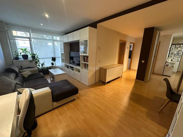 Piso en venta en Barcelona, Sants Badal. Piso de 87 m con 4 dormitorios y garaje en Badal. Pisos.