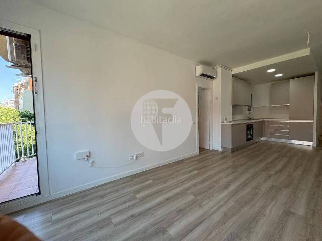 Piso en venta en Barcelona, Sants Badal. Piso en venta en Barcelona, en la calle Riera Blanca. Pisos.
