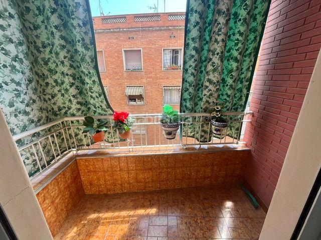Piso en venta en Barcelona, Sants Badal. Piso para entrar a vivir!. Pisos.