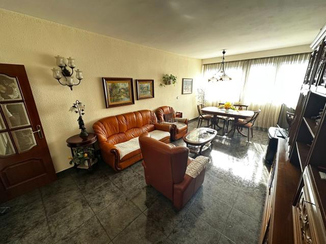 Piso en venta en Barcelona, Sants Badal. Pisos.
