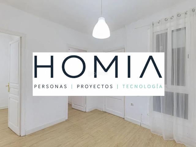 Piso en venta en Barcelona, Sants. Encantador piso de 3 habitaciones con gran potencial en Sants. Pisos.