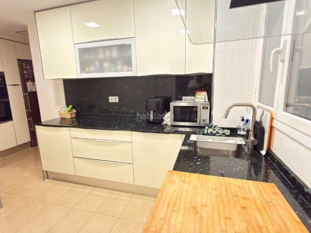 Piso en venta en Barcelona, Sants. Espectacular piso con terraza privada !. Pisos.