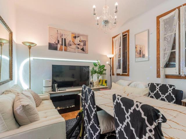 Piso en venta en Barcelona, Sants. EXTERIOR 2 DORMITORIOS DOBLES 1 BAÑO TERCERA PLANTA FINCA CLÁSICA ITE OK UBICACION EXCELENTE SERVICIOS COMUNICACIONES ASCEN. Pisos.