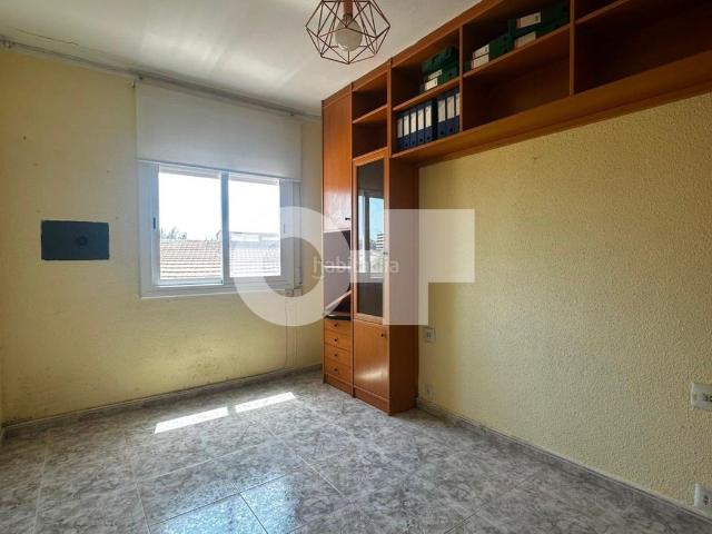 Piso en venta en Barcelona, Sants. EXTERIOR BALCÓN ORIENTACIÓN SUR A ESCASOS METROS DE SANTS ESTACIÓ UBICACIÓN EXCELENTE SERVICIOS 2 ASCENSORES ITE OK 2 DORM. Pisos.