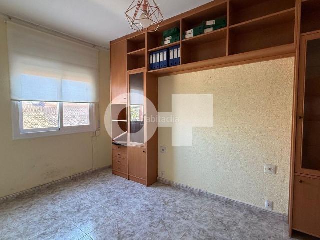 Piso en venta en Barcelona, Sants. EXTERIOR BALCÓN ORIENTACIÓN SUR A ESCASOS METROS DE SANTS ESTACIÓ UBICACIÓN EXCELENTE SERVICIOS 2 ASCENSORES ITE OK 2 DORM. Pisos.