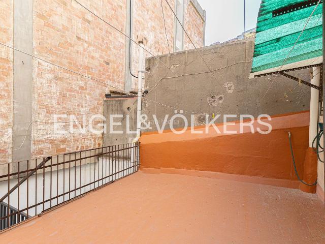 Piso en venta en Barcelona, Sants. Gran oportunidad en la calle Gayarre con terraza de 15 m!. Pisos.