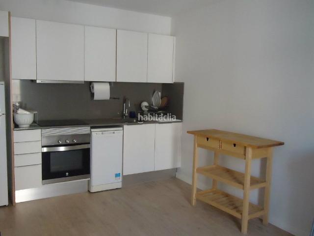 Piso en venta en Barcelona, Sants. Impecable piso de 12 hab.con balcón Finca del 2014 con ascensor en la zona de Sants Centre. Pisos.