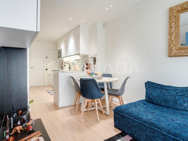 Piso en venta en Barcelona, Sants. Piso de 53m2 en venta en Calle de Santa Caterina. Pisos.