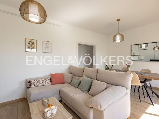 Piso en venta en Barcelona, Sants. Piso junto a Plaza de Sants. Pisos.