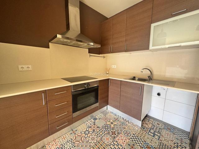 Piso en venta en Barcelona, Sants. ? ¡Piso reformado con gran terraza en excelente ubicación! ?. Pisos.