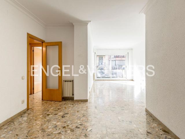 Piso en venta en Barcelona, Sagrada Família. Amplia y luminosa vivienda familiar. Pisos.