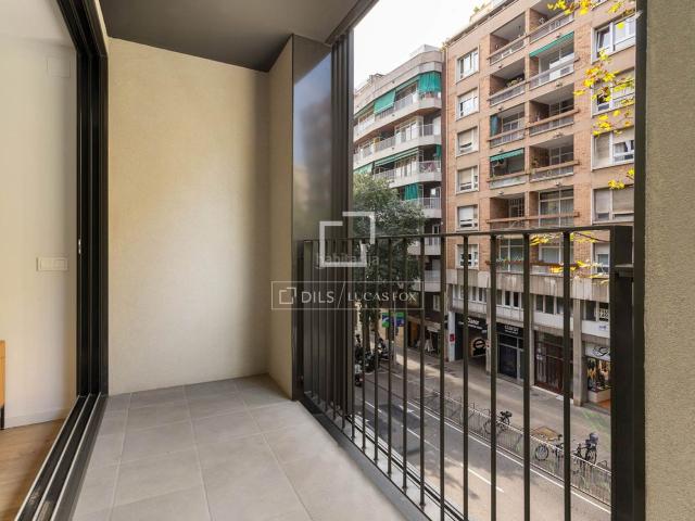 Piso en venta en Barcelona, Sagrada Família. En venta piso de obra nueva en lEixample Derecho, con tres dormitorios y terraza de 5 m. Pisos.
